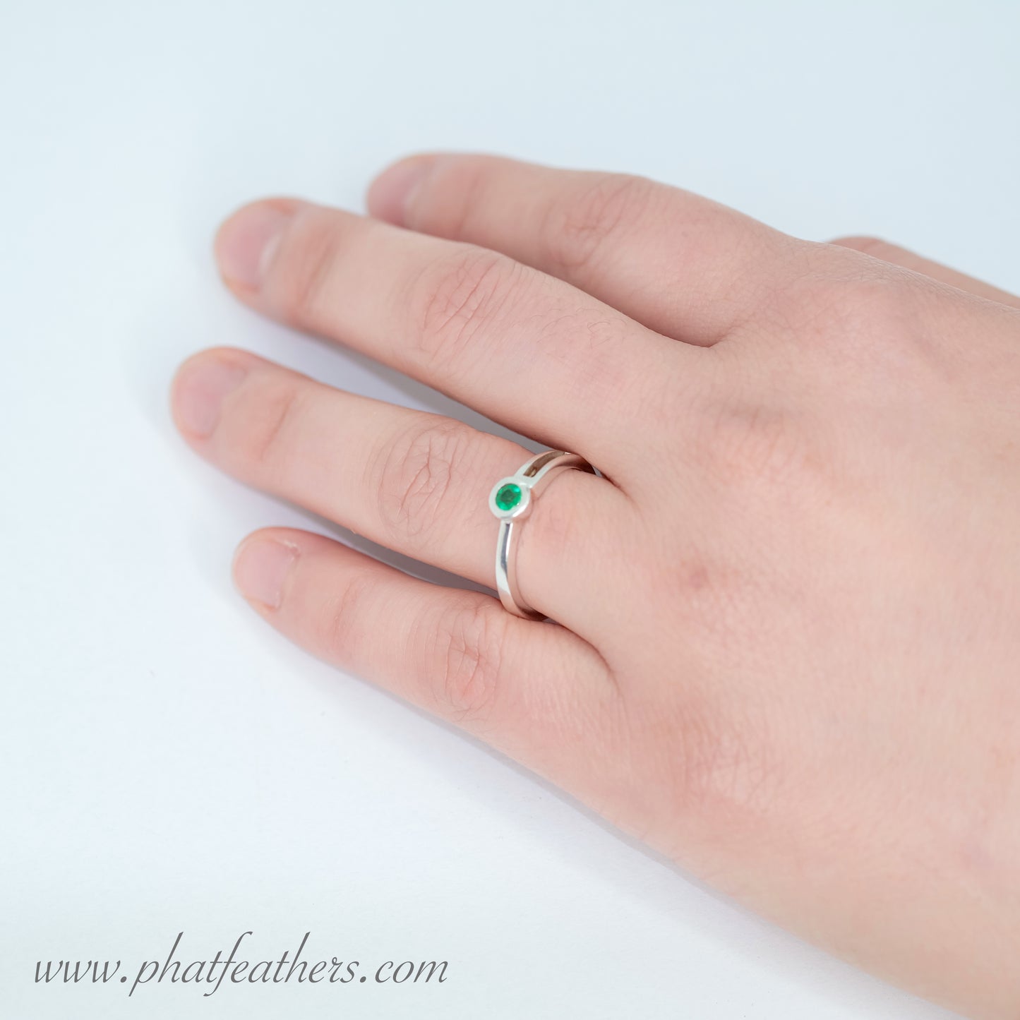 Intricate Emerald Silver Band Size K